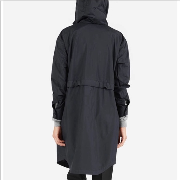 Everlane The Lightweight Anorak in Midnight - Picture 2 of 6